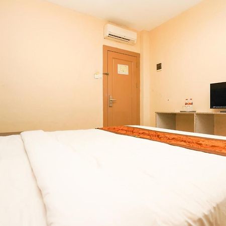 Avi Hotel Surabaya Luaran gambar