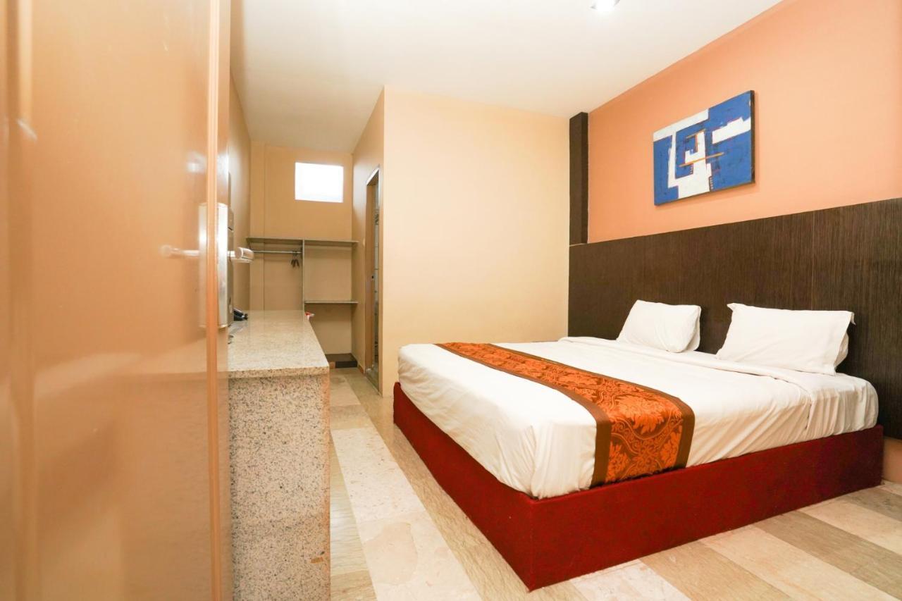 Avi Hotel Surabaya Luaran gambar