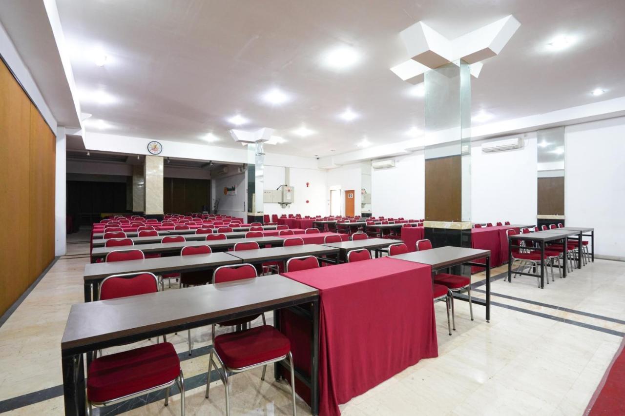 Avi Hotel Surabaya Luaran gambar