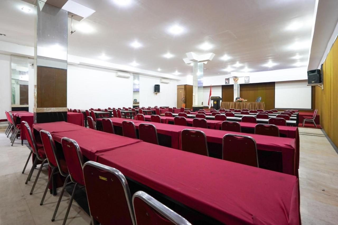 Avi Hotel Surabaya Luaran gambar